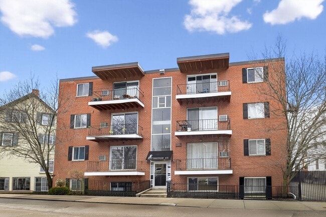 Building Photo - 8 Kittredge St