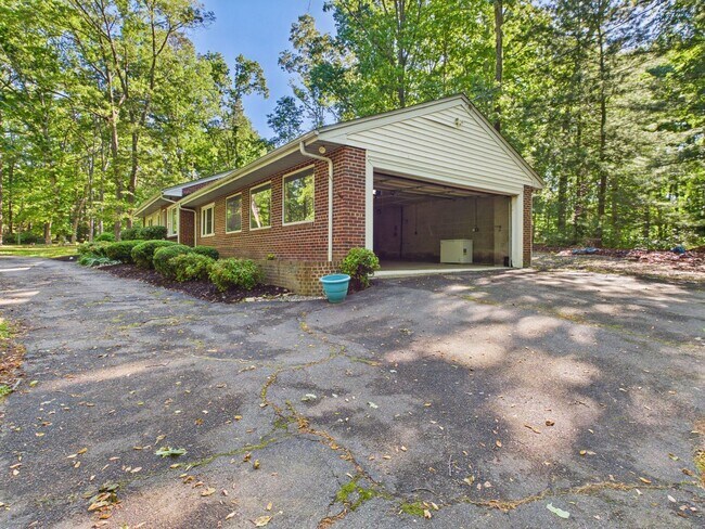 Building Photo - 7854 Whitworth Rd