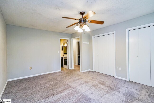 Building Photo - 70 Briarview Cir