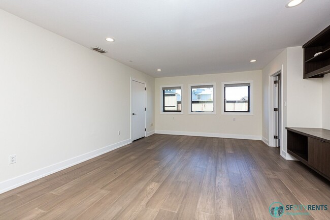 Building Photo - Sherwood Forest: Single Family Home w/ 2 C...