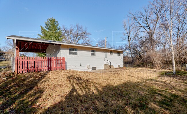 Building Photo - 10721 Corning Dr