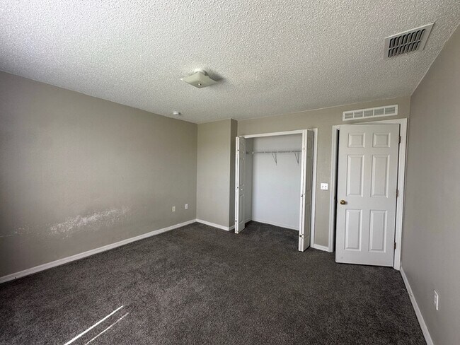 Building Photo - Two-Story Corner Lot!