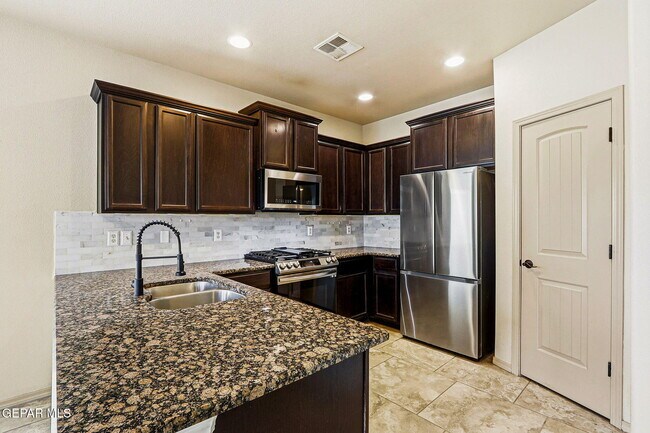 Building Photo - 3144 Hidden Creek Dr