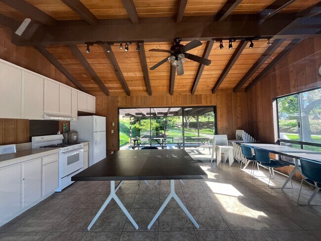 Building Photo - 2556 Ocean Cove Dr