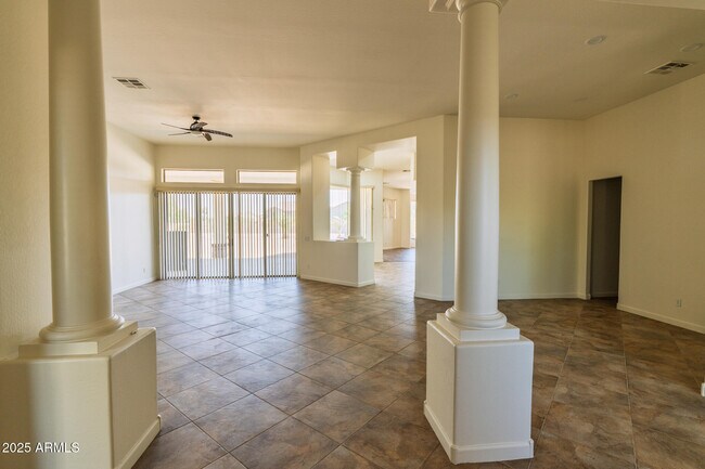 Building Photo - 17941 W Cheryl Dr