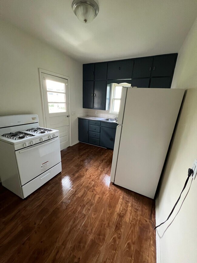 Building Photo - 453 N Washington St