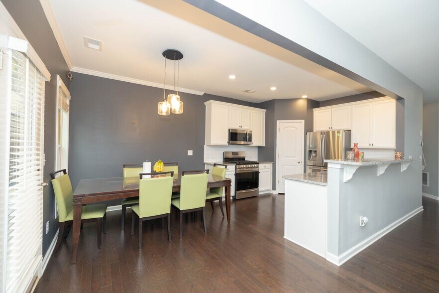 Building Photo - 7245 Heritage Oak Ct