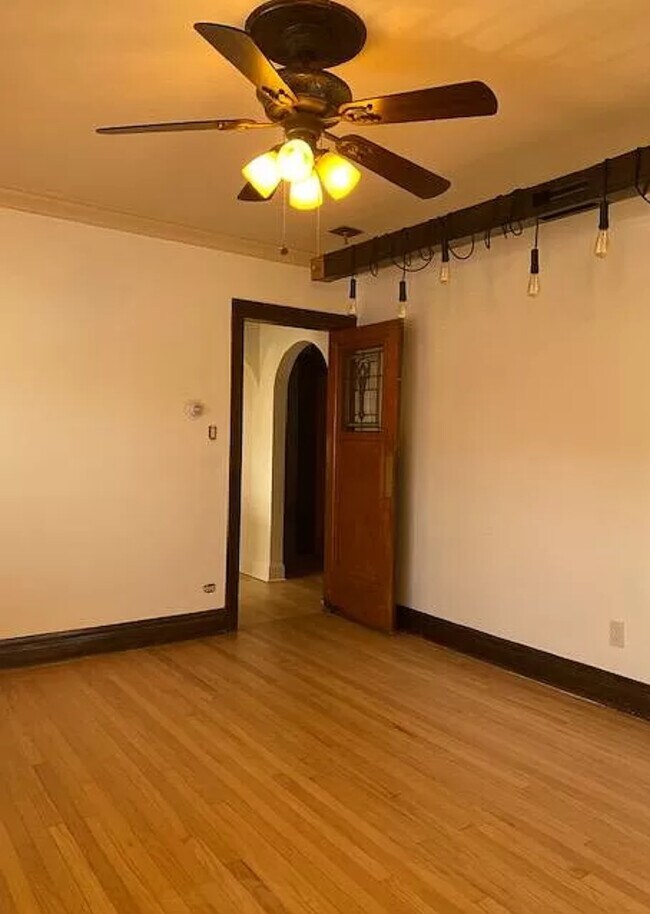 Building Photo - 1344 S 61st Ct