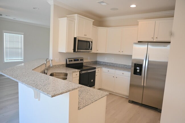 Building Photo - 692 Manitou Cir