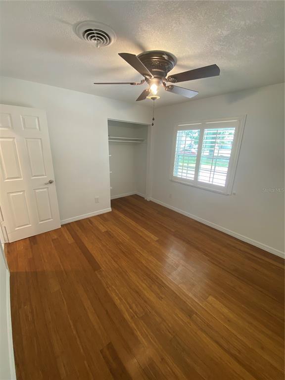 Building Photo - 3823 Bainbridge Ave