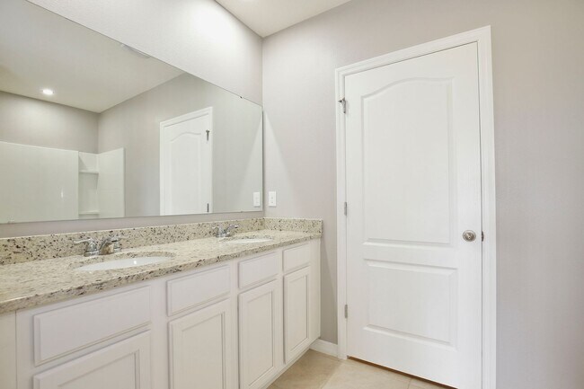 Building Photo - Move-In Ready 2BR/2BA Villa with Den + 2-Car Garage | Lake Nona Adjacent | Suncrest at St. Cloud