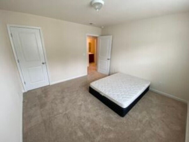 Building Photo - 616 Legacy Park Ct