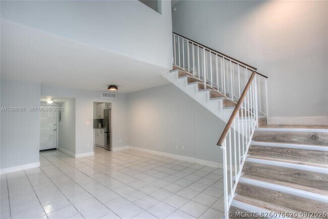 Building Photo - 10907 N Kendall Dr