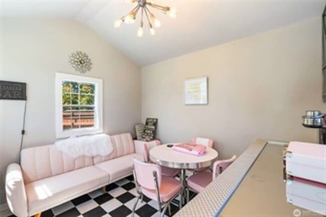 Building Photo - Gorgeous 5 Bedroom Home with Bayview - Bir...