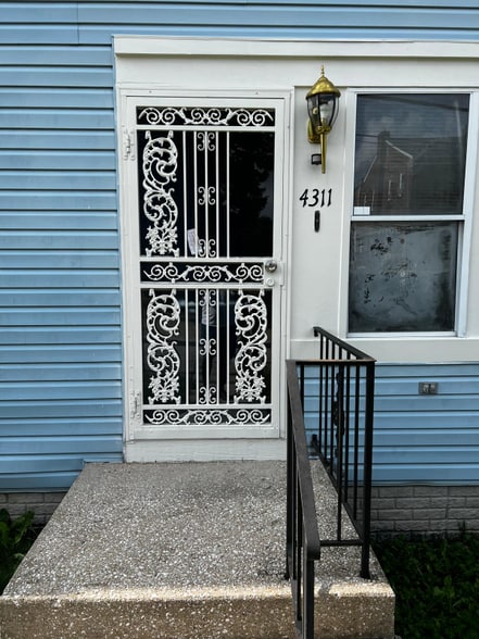 Primary Photo - 4311 Davis Ave