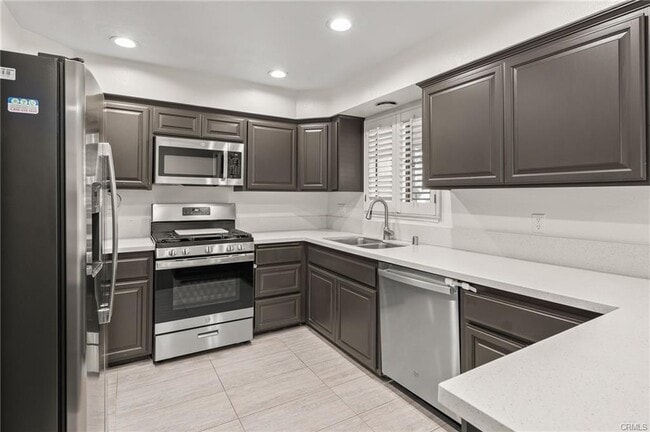 Building Photo - 9000 Vanalden Ave