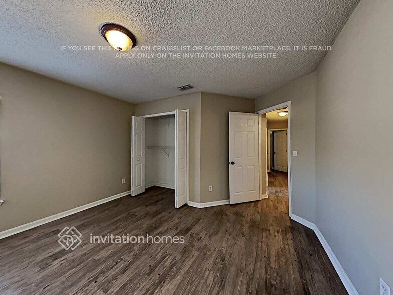 Building Photo - 8043 Sable Creek Dr E