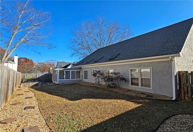 Building Photo - 940 Bridgegate Dr NE