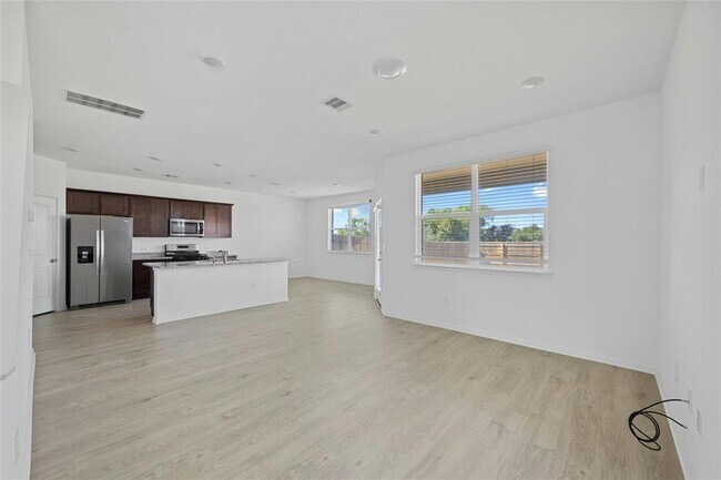 Building Photo - 321 Brody Ln