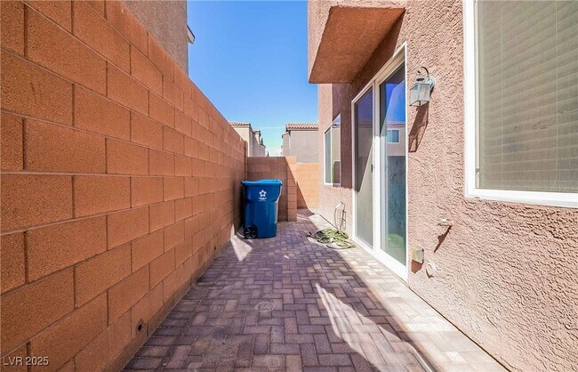 Building Photo - 6303 Solomon Spring Way