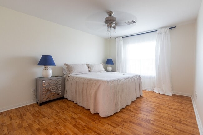 Building Photo - 4106 Temprano Dr