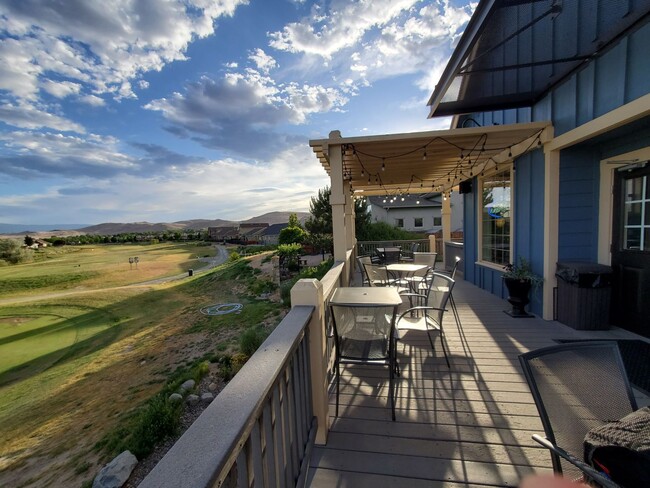 Building Photo - Gorgeous executive style home available fo...