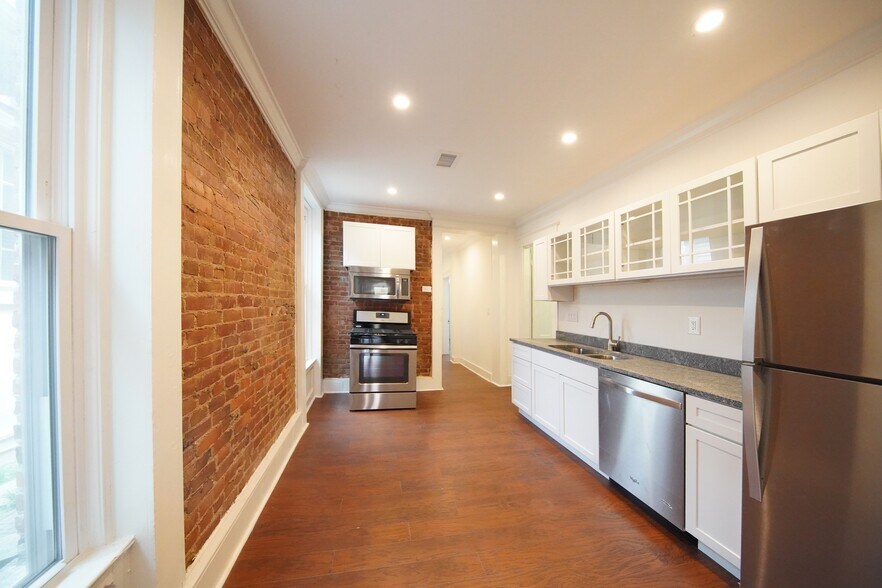 Building Photo - 112 W Ormsby Ave