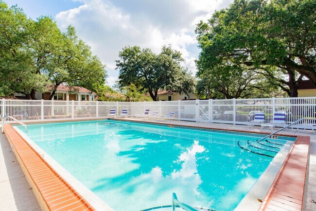 Building Photo - 3307 Kingswood Ct