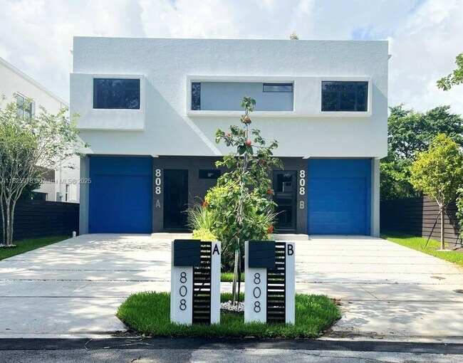 Building Photo - 808-810 SW 9th St