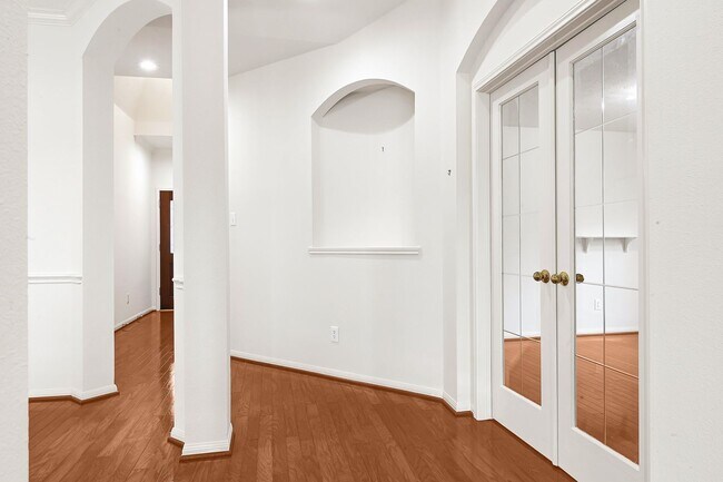 Building Photo - 1319 Bayport Ln