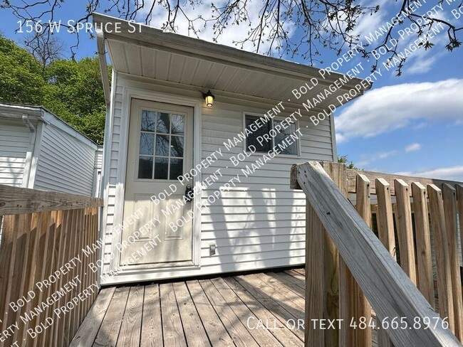 Building Photo - 156 W Spruce St