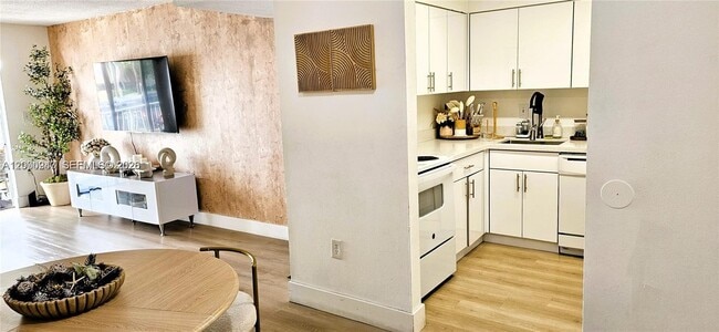 Building Photo - 4804 NW 79th Ave