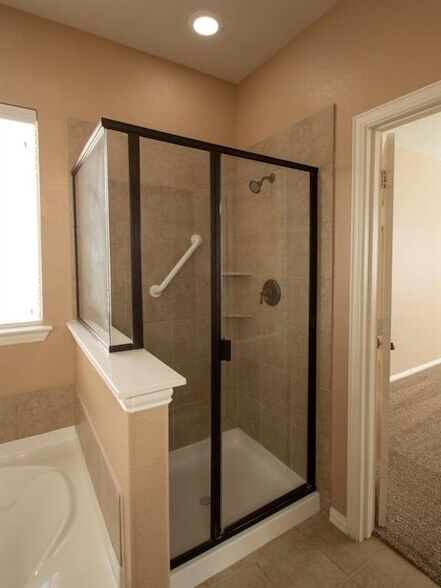 Building Photo - 417 Hackberry Dr