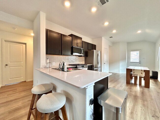 Building Photo - 3 BR / 2 BA Home for Rent in Hutto