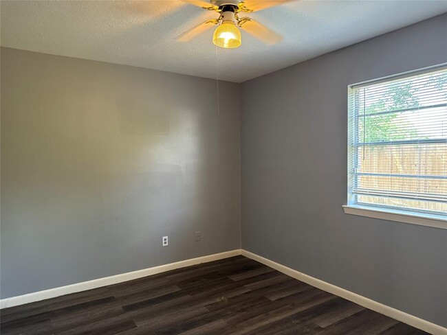 Building Photo - 12011 Carriage Ridge Ct