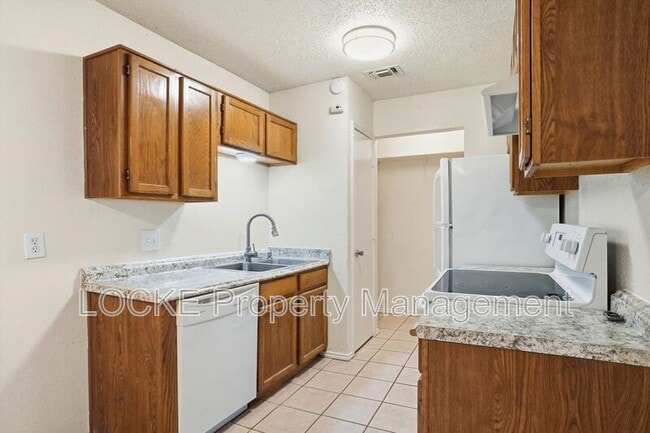 Building Photo - 10259 Aurora Dr