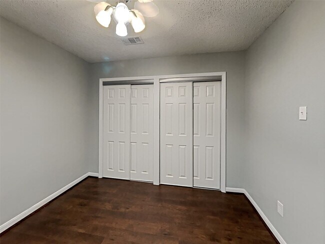 Building Photo - 16031 Hidden Acres Dr