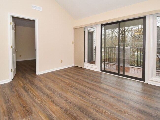 Building Photo - 707 S Marshall St