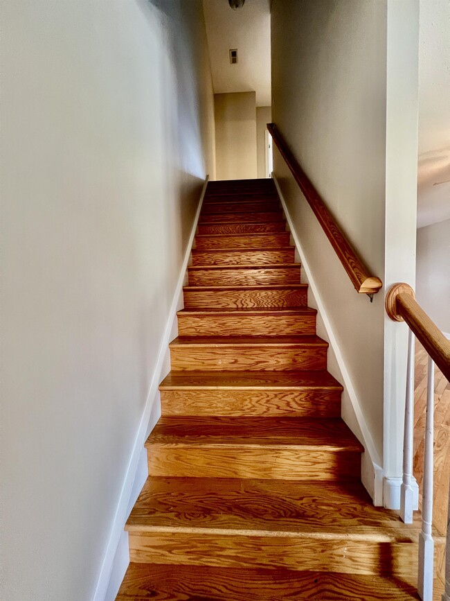 Building Photo - 40 Brownstone Dr