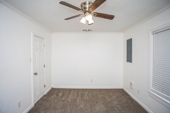 Building Photo - Move-In Ready! Stunning Home with Modern U...