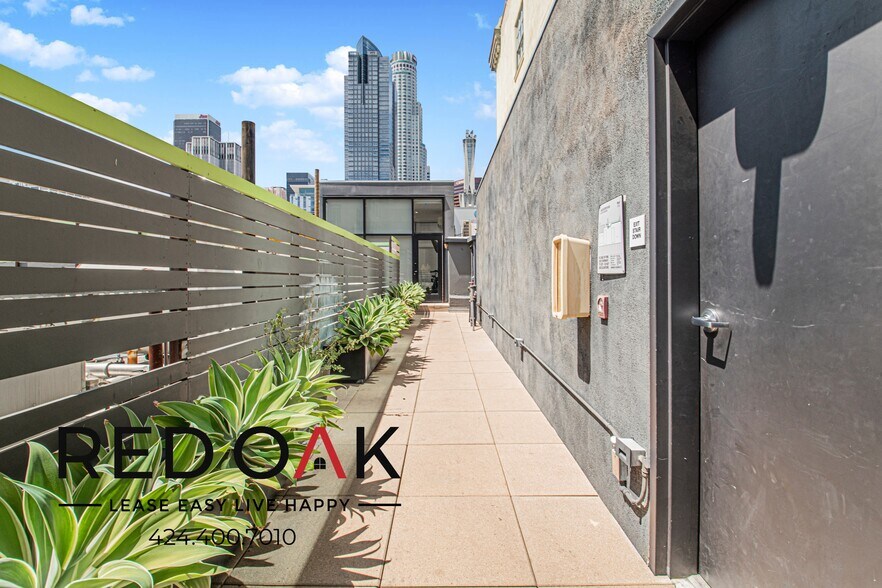 Building Photo - 430 S Broadway