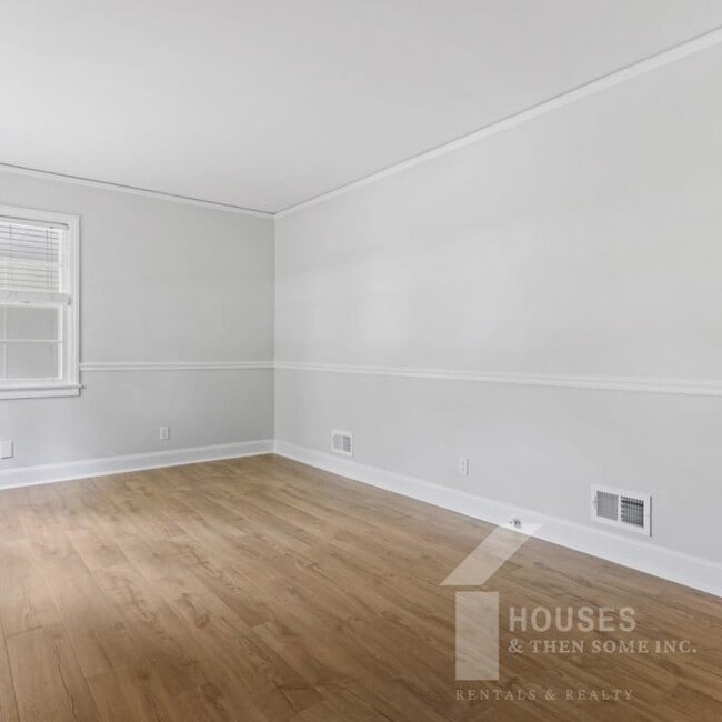 Building Photo - 9 Forestdale Dr