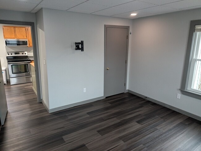 Building Photo - 36 Main St