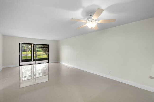 Building Photo - 7290 Kinghurst Dr