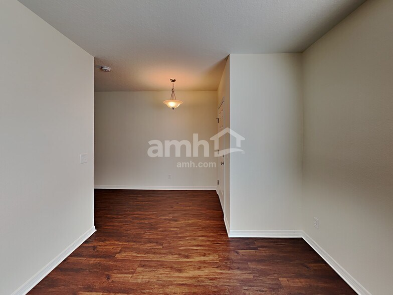 Building Photo - 10149 Lenox St