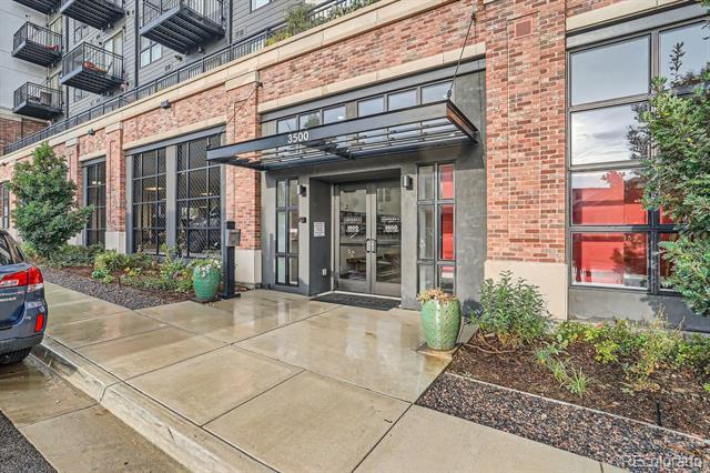 Building Photo - 3500 S Corona St