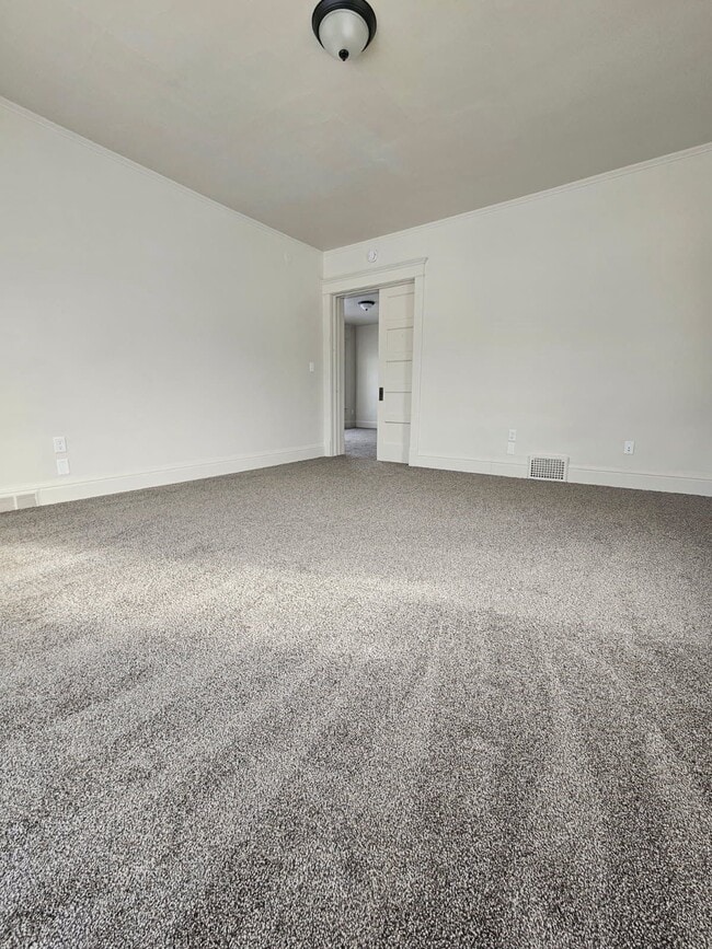 Building Photo - 226 13th St N