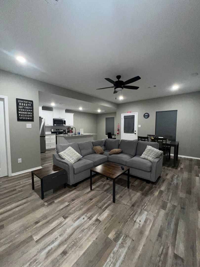 Building Photo - 507 E Mississippi St