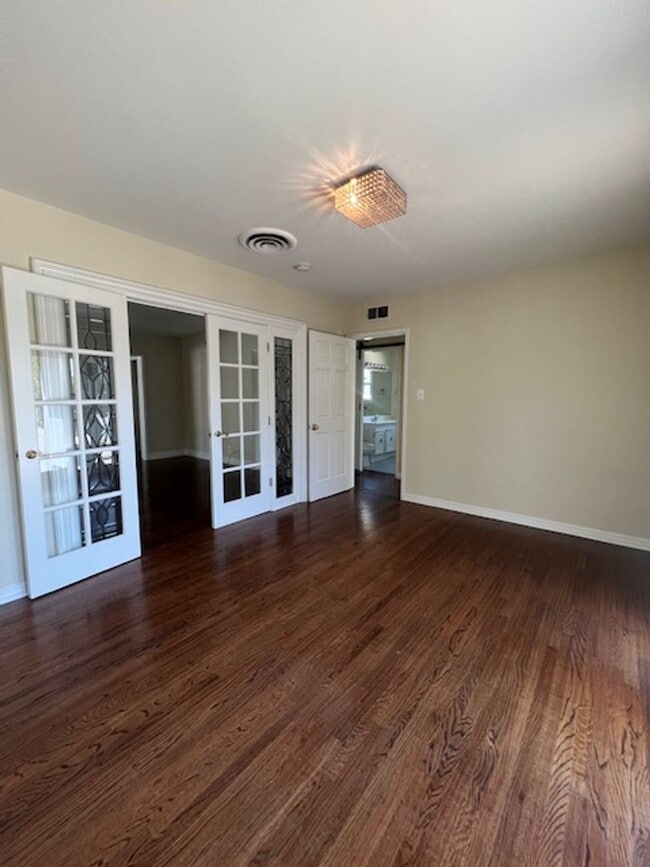 Building Photo - Charming 3 Bedroom 2 Bathroom Van Nuys Pool Home! Ready For Move-In!