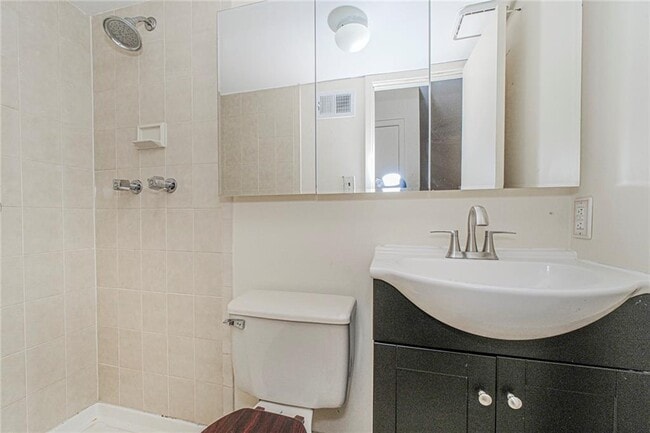 Building Photo - 709 Correll Ave